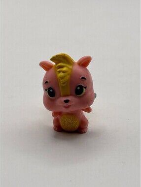 Spin Master Hatchimals CollEGGtibles Squirrel Mini Figure Pink Glitter Wings